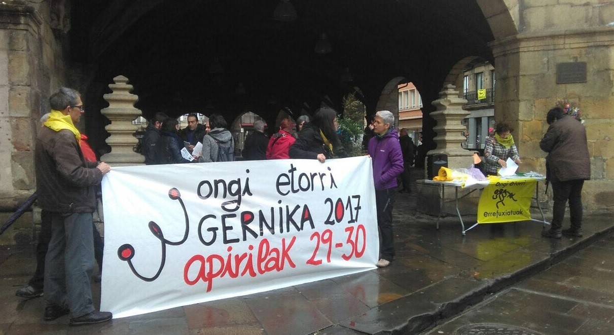 Ongi Etorri Errefuxiatuak plataformak Gernikako hitzordua gogoratu du gaurko kontzentrazioan
