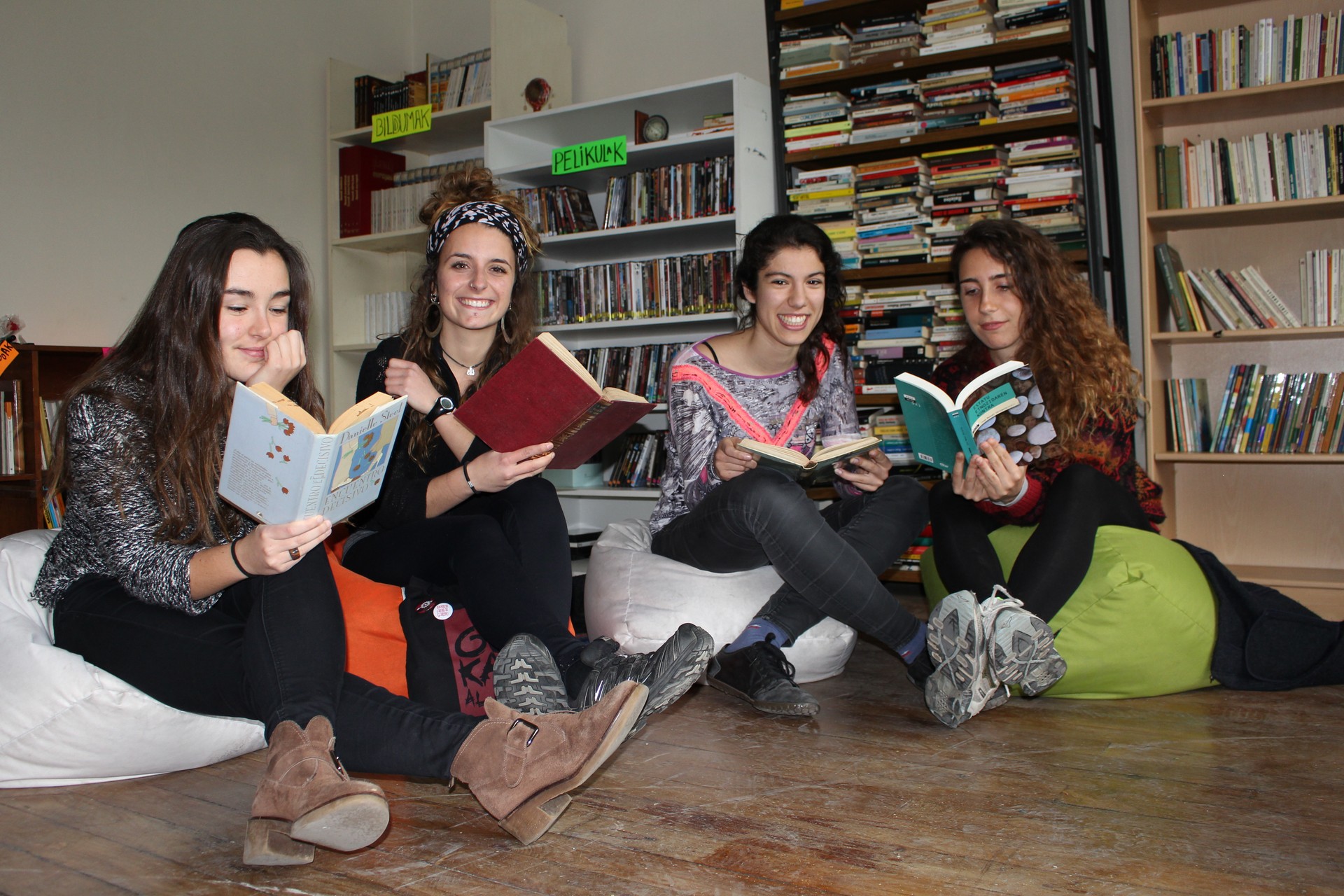 Aldizkari literarioa kaleratuko dute Sorginolako kideek