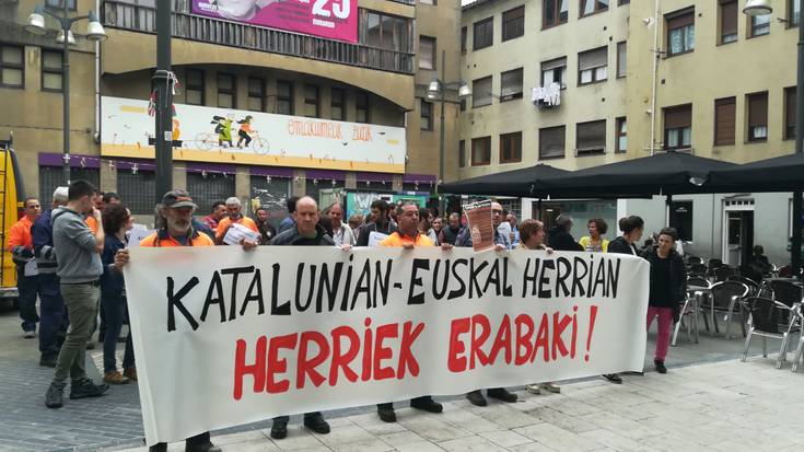 Durangaldean Kataluniako greba orokorra babestu dute sindikatuek deituta