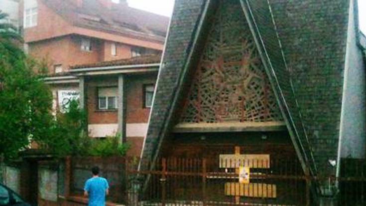 Salesen komentua okupatu dute
