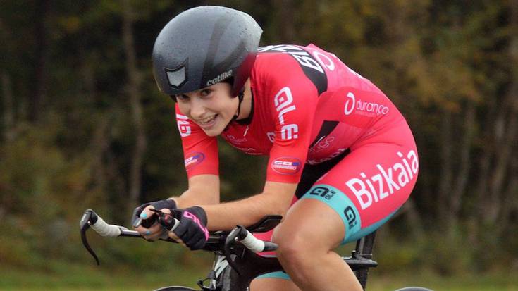 Lourdes Oyarbide Chrono des Nations lasterketako podiumean