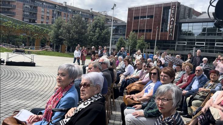 [ARGAZKI GALERIA] Hiru belaunaldiren oroimena irudikatu dute 'In memoriam' ekitaldiagaz