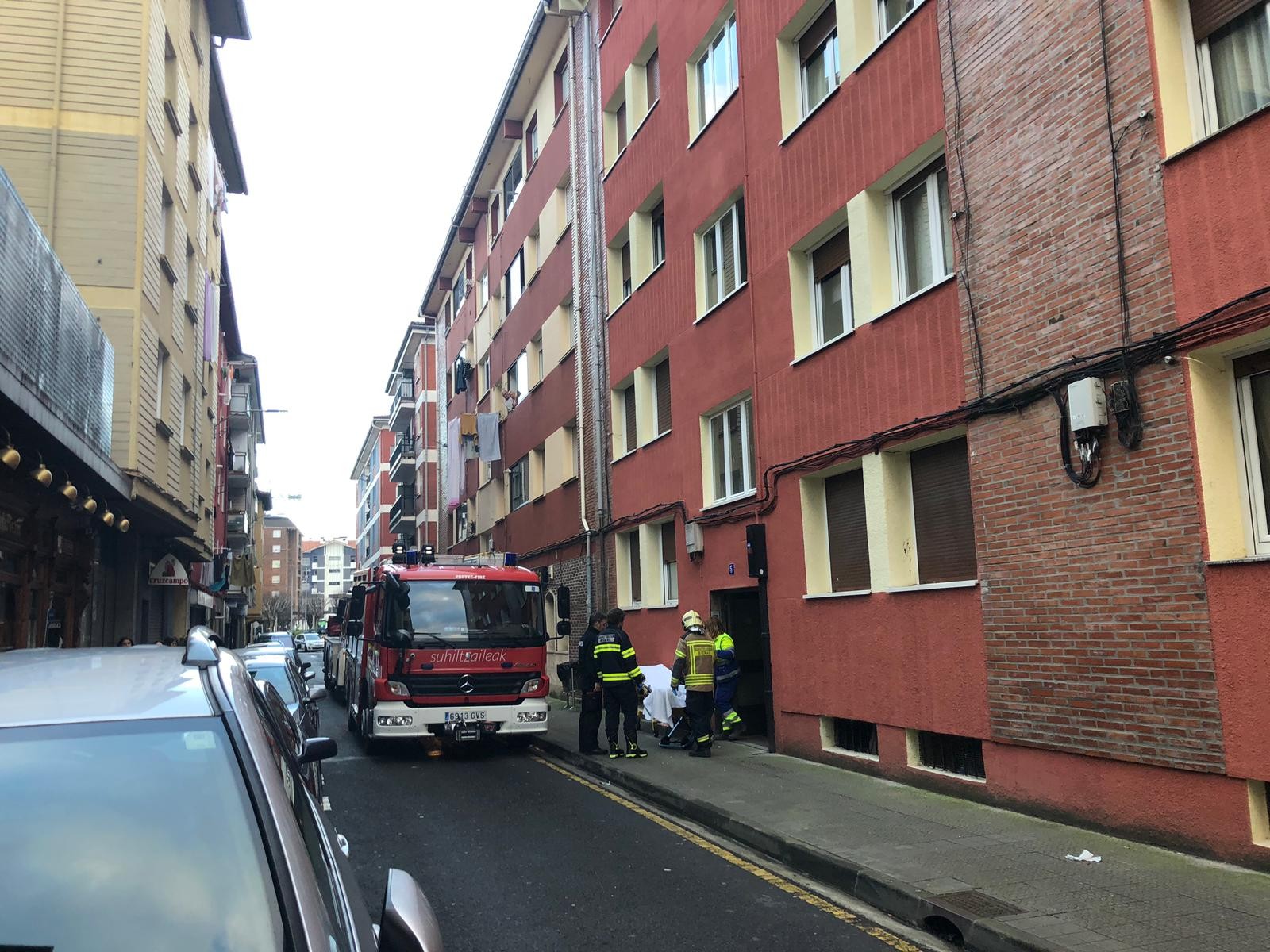 Etxean erori den pertsona bat erreskatatu dute suhiltzaileek Matienan