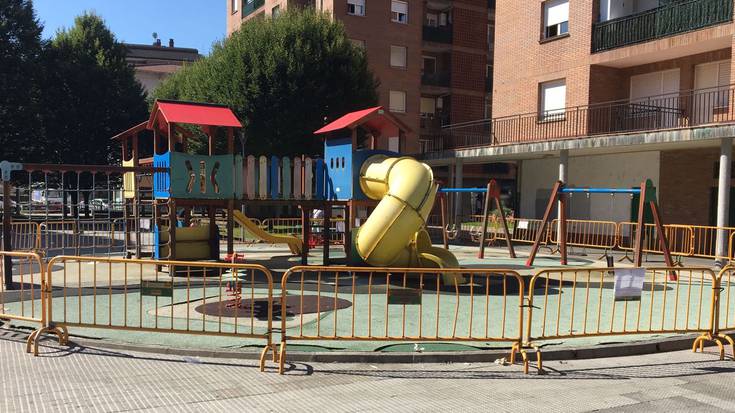 Traña-Matienako Pino plazako jolas parkea "arriskutsu" dagoela kritikatu du EH Bilduk