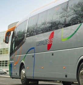 Durango eta Donostia lotuko dituen autobusa ezartzea aztertu gura du udalak