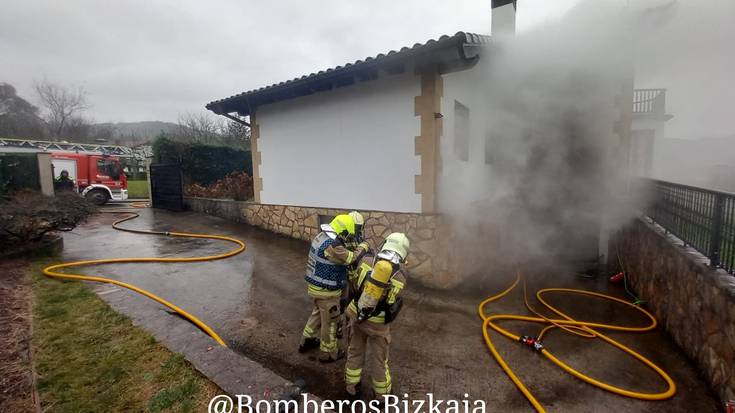 Sua piztu da Elorrioko etxe batean