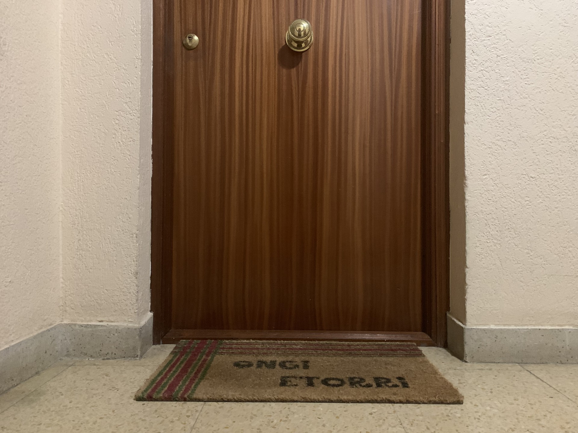 "Medikua naiz eta oraintxe bertan joango nintzateke lanera; baina ezin dut, sintomak ditut"