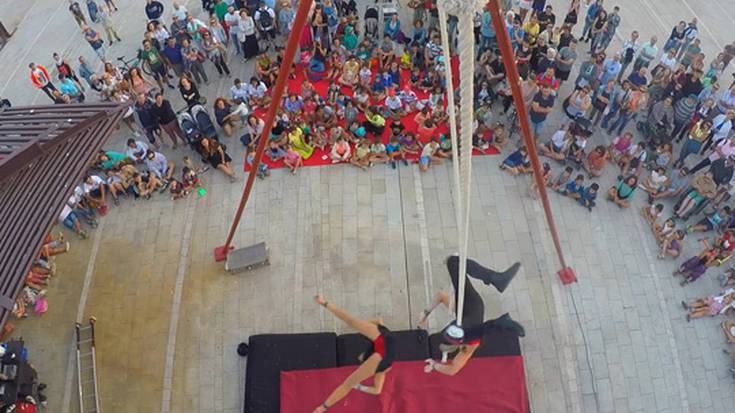 'La Coquette' kale ikuskizunak zirku erraldoi bihurtuko du Elizondo plaza