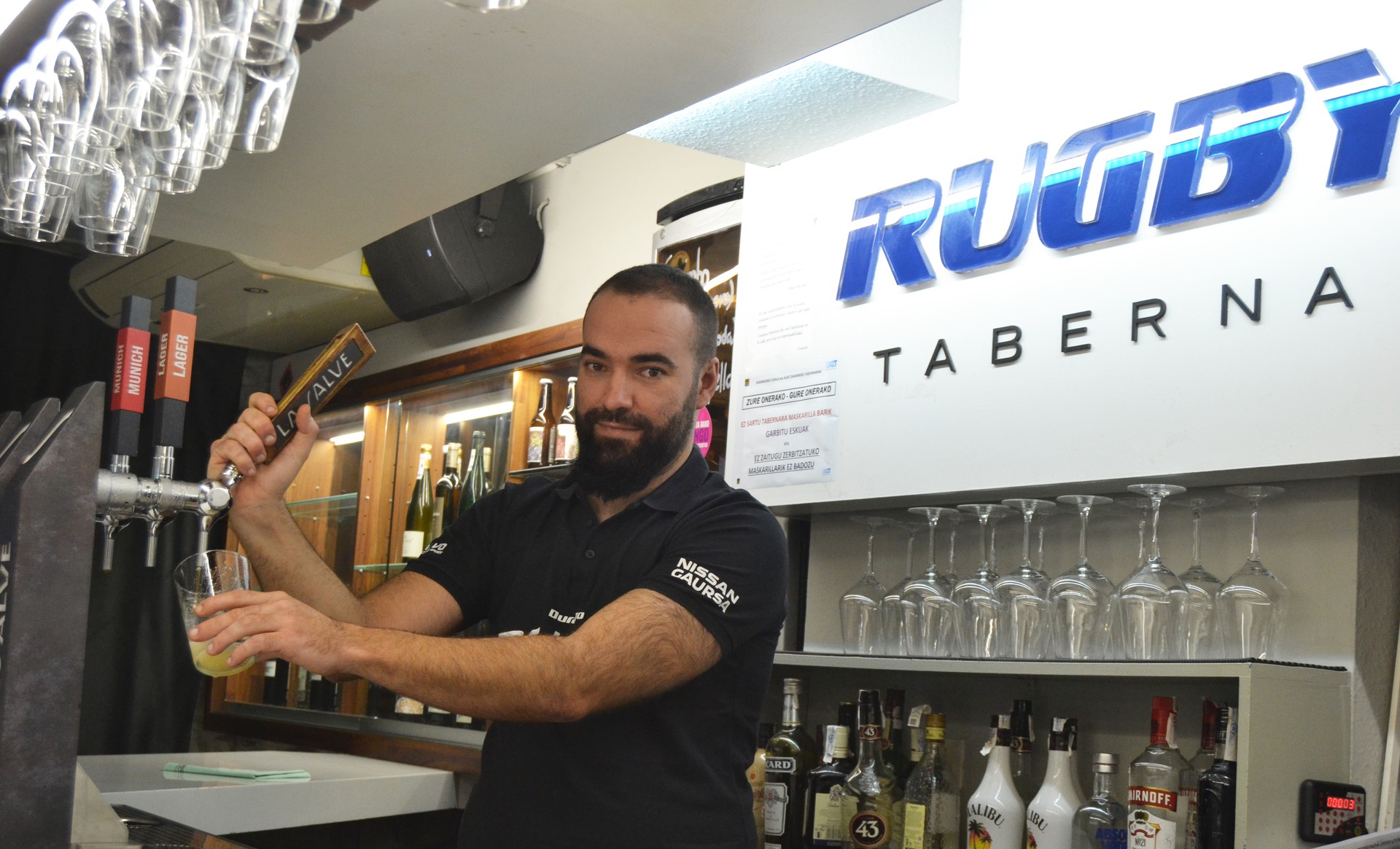 “Rugby taberna zabaltzeko gogoz egon da jendea, eta oso pozik gaude harreragaz”