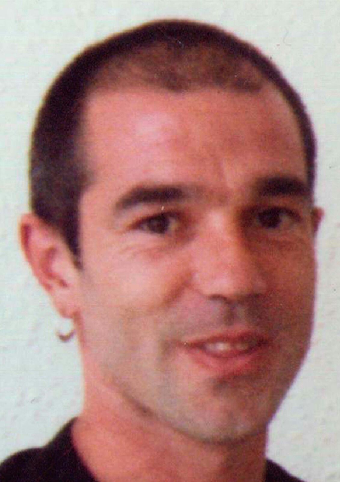 Guillermo Merino presoak egunean 20 orduz ziegan itxita daudela salatu du