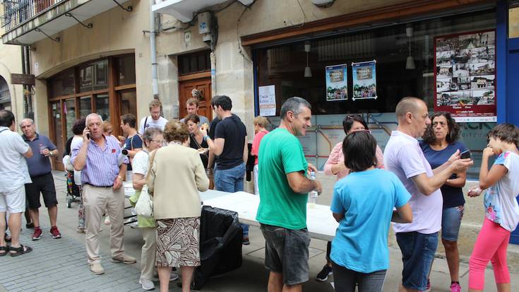 Azoka, txistulariak eta meza Berrio Otxoa egunean