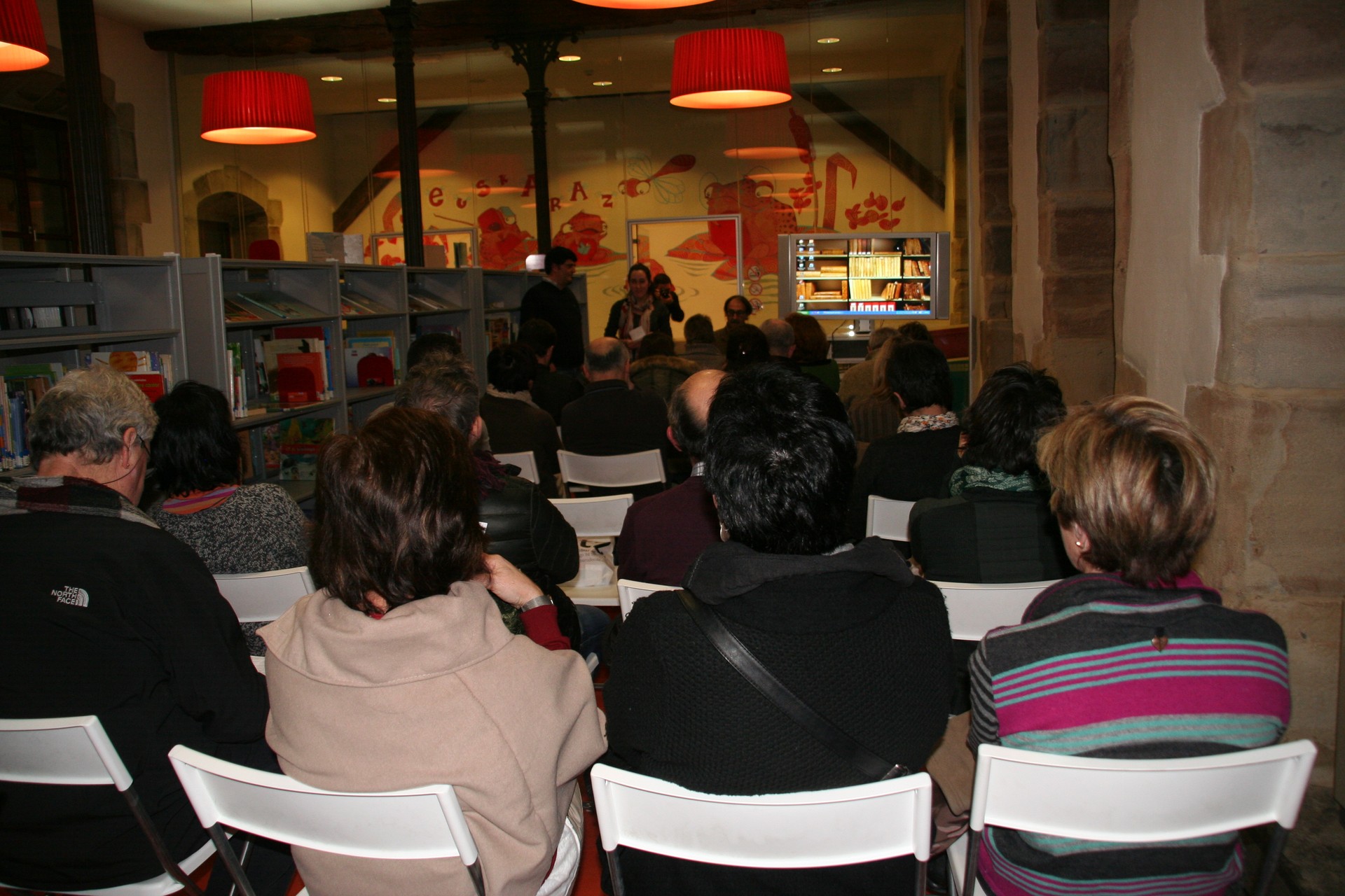 Joxemari Iturralde Sarrionandia lagunaren bizitzaz eta literaturaz 
