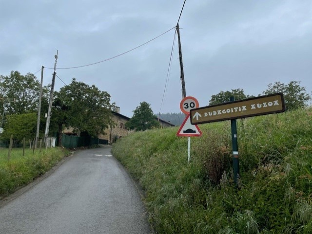 Dudagoitia auzoa ur edangarriz hornitu dute