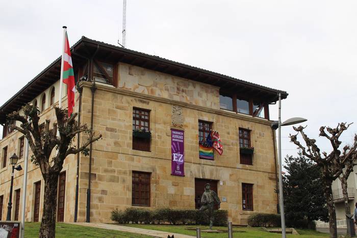 Iurretako Udalak feminismoaren aldeko konpromisoa berretsi du