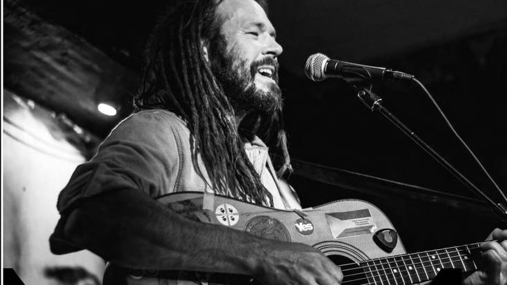 Arrazolan azoka eta Harry Bird musikariaren kontzertua izango dira domekan