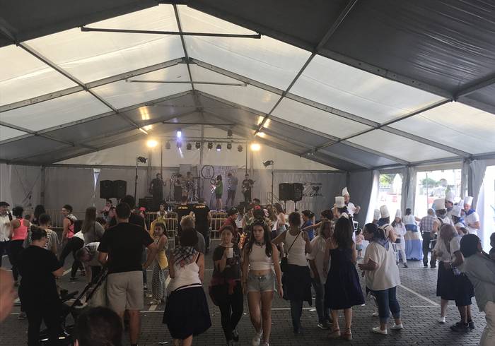 [EGITARAUA]: Joxpa erromeria, DJ Bull eta patata dantza Pijama eta Kamisoi egunean