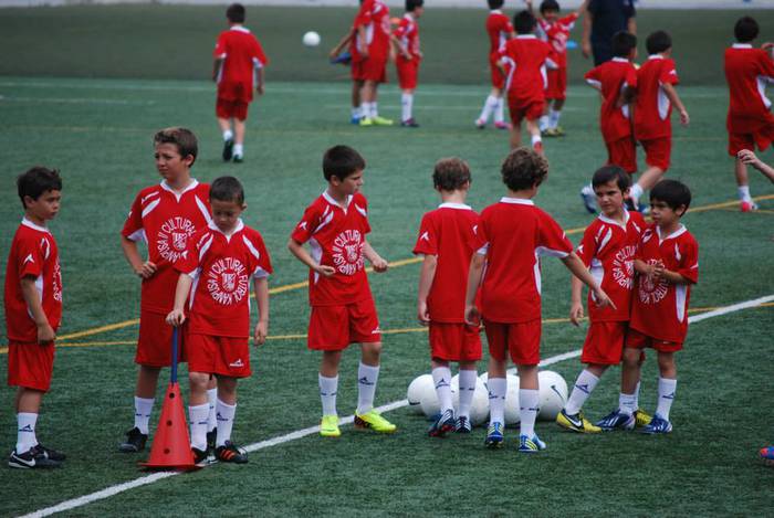 Kulturalak futbol eskola sortu du gaztetxoentzat
