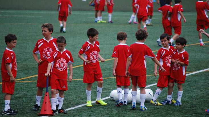 Kulturalak futbol eskola sortu du gaztetxoentzat