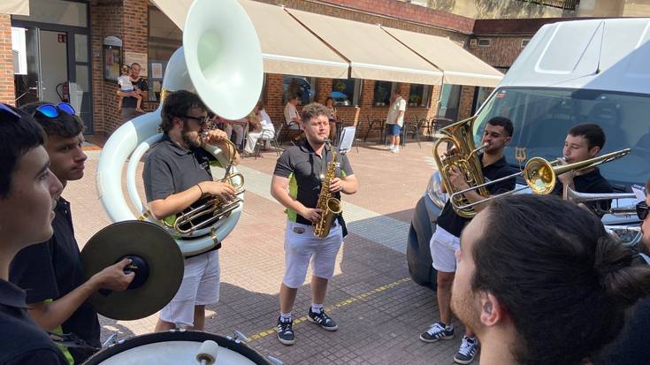 Musikaren Eguna ospatzen dabiltza Iurretan