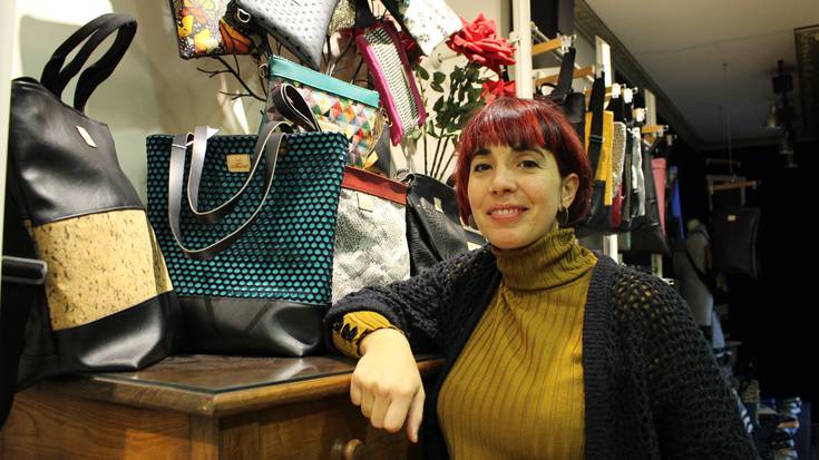 “Moda kontuan hartzen dut, baina ez diot jarraitzen; neure gustuen arabera sortzen ditut poltsak”