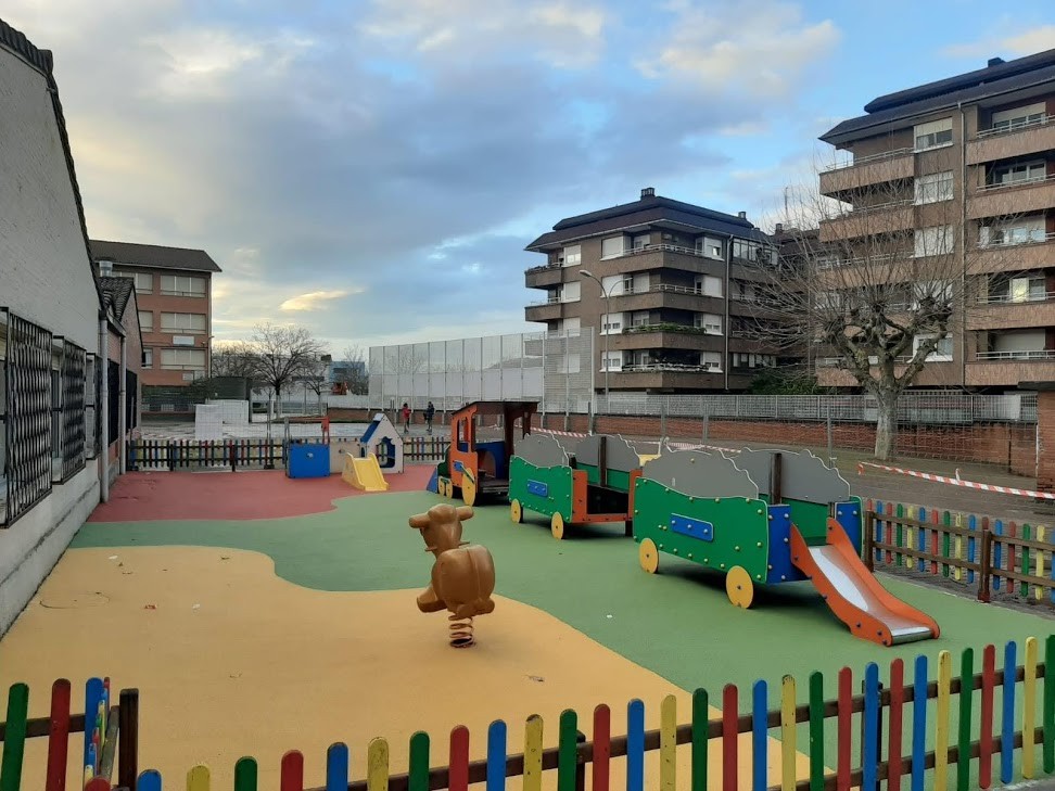Sei haur parketako zoladura berritu du Abadiñoko Udalak