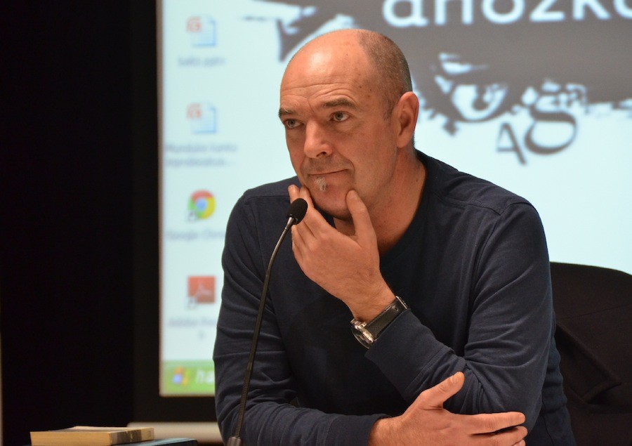 Andoni Egaña: "Bertsolaritzaren sozializazioan garrantzitsua izan da Amuriza"