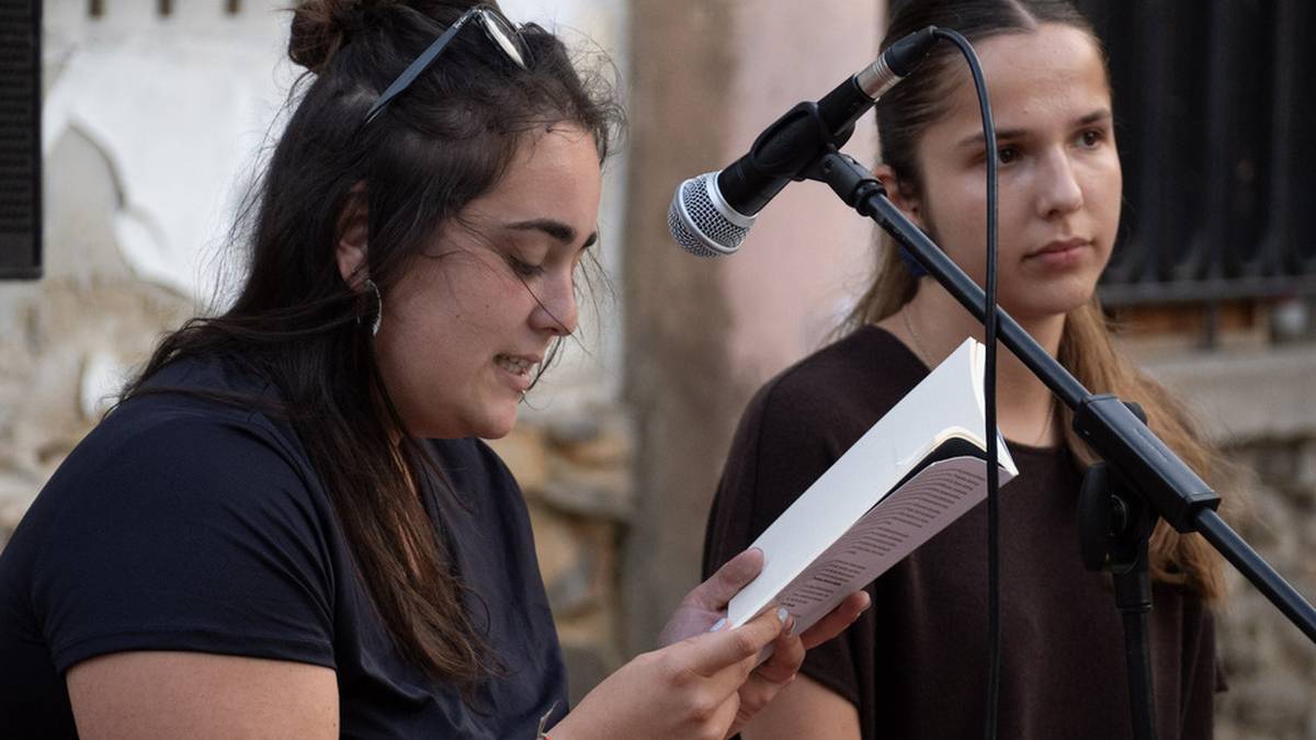 [ARGAZKI GALERIA]: Literatura feminista orrialdeetatik askatu eta kalera eraman dute