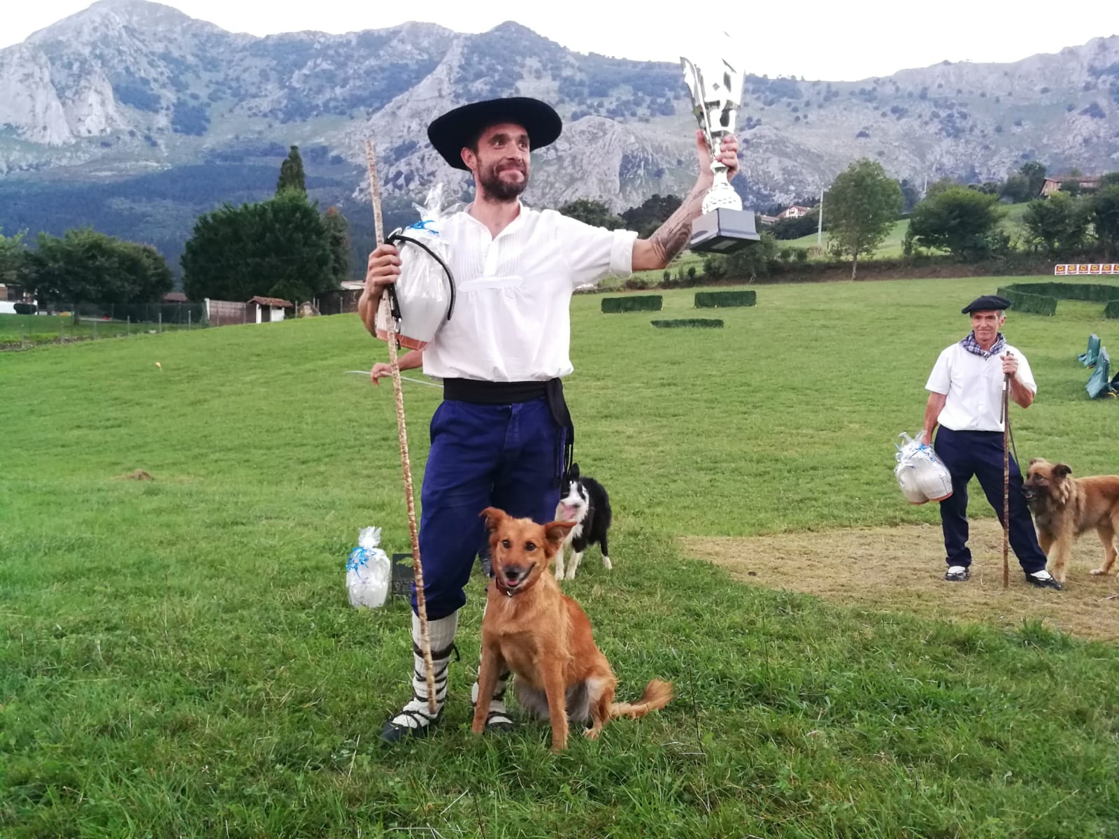 Aritz Gamboa nafarrak jantzi du txapela Euskal Herriko Artzain Txakur Txapelketan