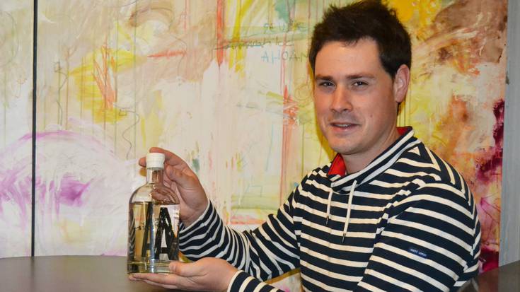 “Gure ipuruek, txakolinak eta mahats esentziak egiten dute berezi gure ginebra”