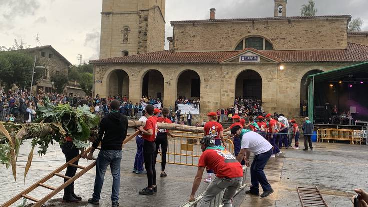 Iurretako San Migel jaietako errifa 3.449 zenbakiak irabazi du