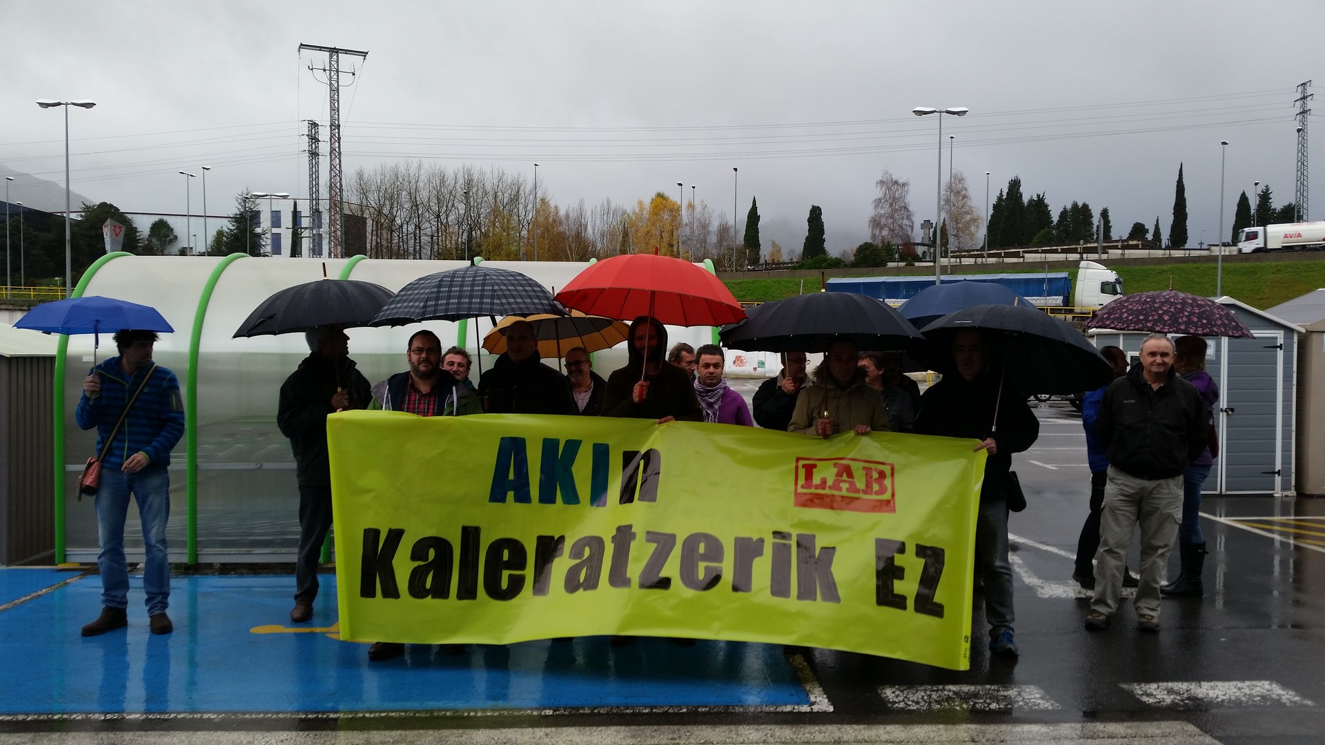 AKI Bricolajen langile bi kaleratu dituztela salatu du LABek