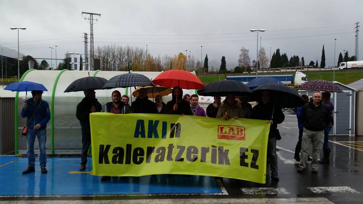 AKI Bricolajen langile bi kaleratu dituztela salatu du LABek