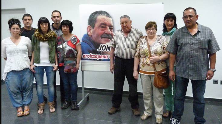 Jon Idigorasi “merezi duen errekonozimendua” emateko eskatu diote senideek udalari