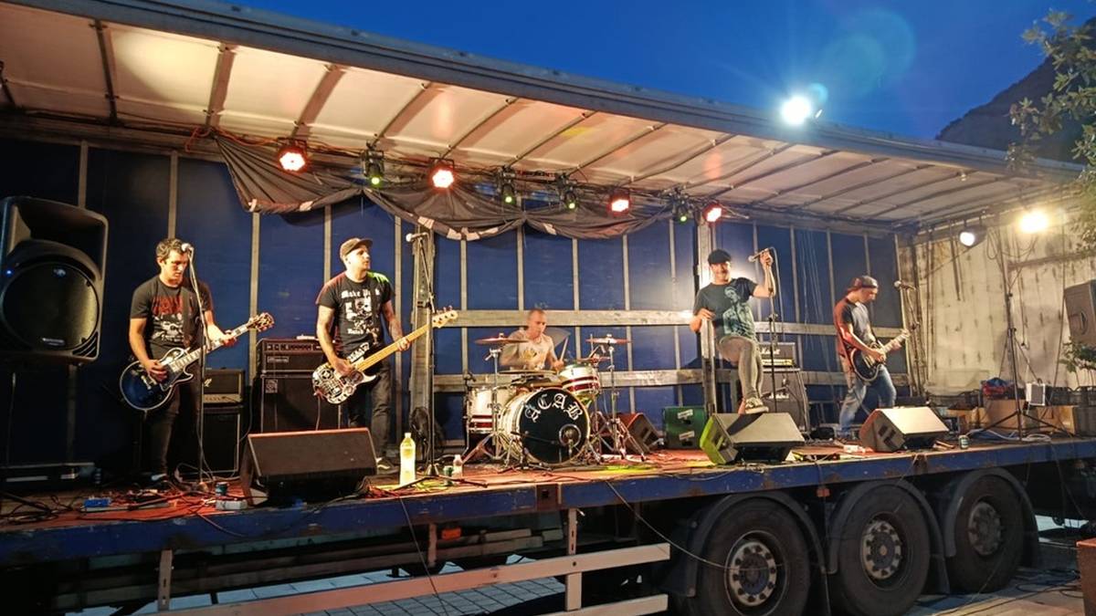 [ARGAZKI GALERIA]: Jai herrikoi baten osagai guztiak Mañariko Albokan Rollan
