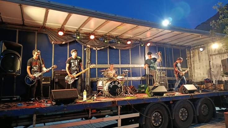[ARGAZKI GALERIA]: Jai herrikoi baten osagai guztiak Mañariko Albokan Rollan