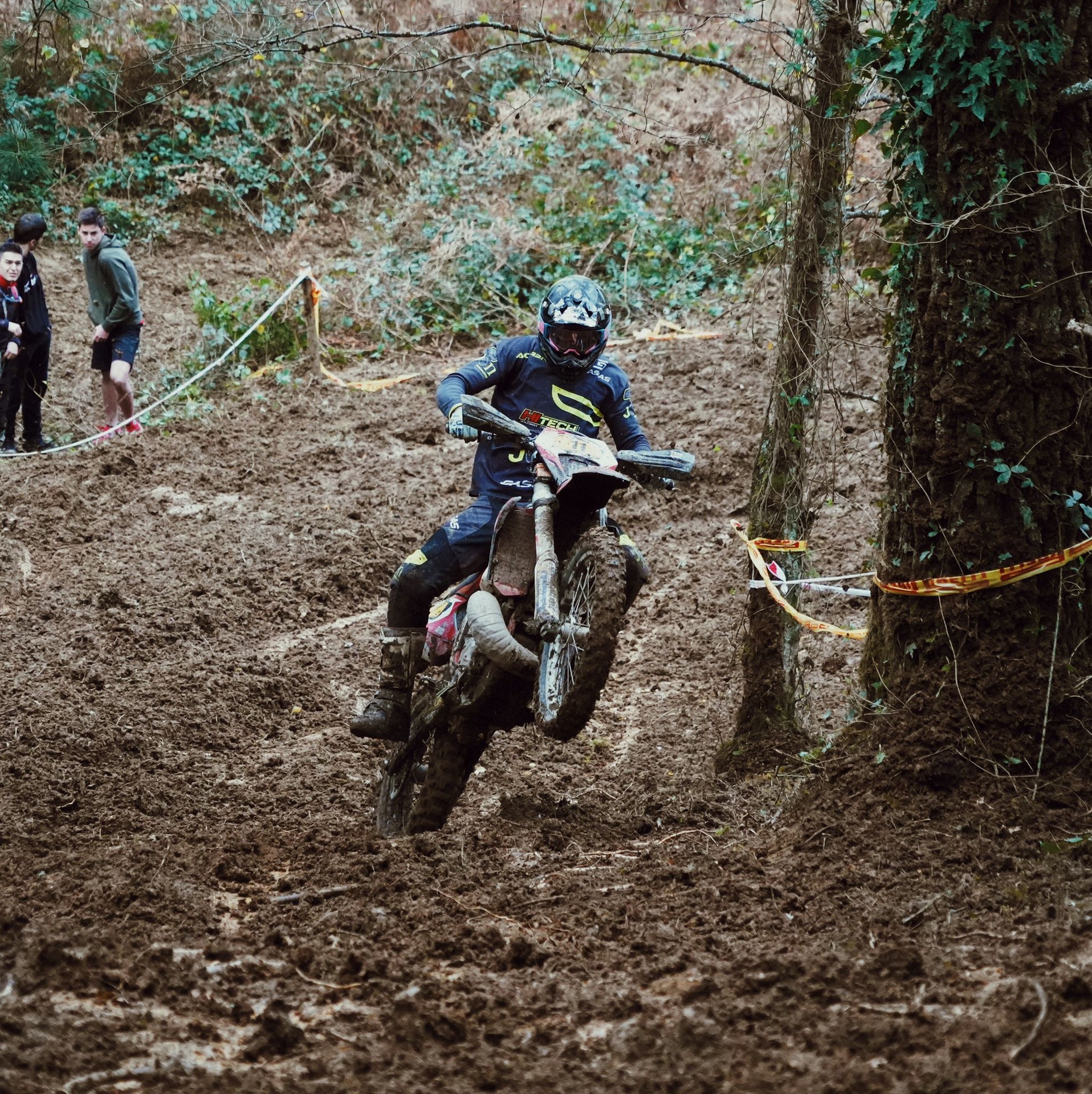 Peru Irazola bigarren izan da Espainiako Hard Enduro Txapelketako proban