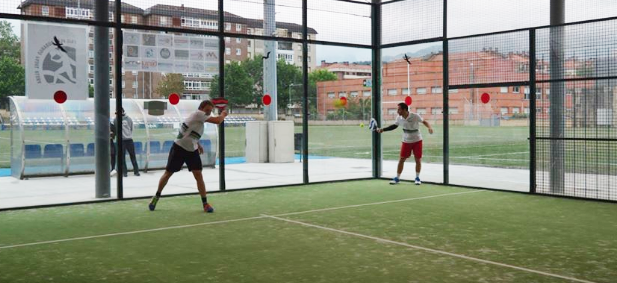 Durangoko padel torneoan batutako dirua Geu Be elkartera bideratuko dute