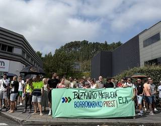 ELAk FVEM patronalaren jarrera salatzeko elkarretaratzea egin du Zornotzan