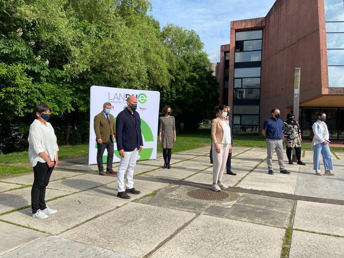 Euskararen erabilera lantegietan areagotzeko konpromisoa, martxan