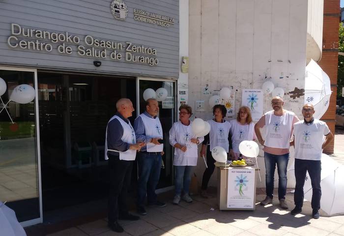 Tabako barik bizitzeko deia egin dute Durangoko osasun zentroan