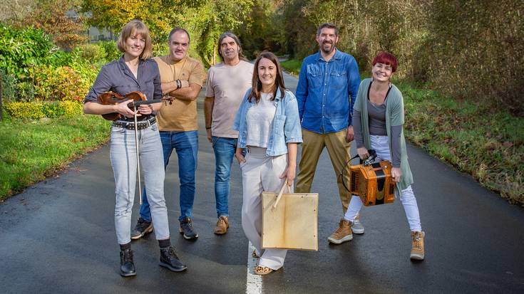 "Plazetan konturatu gara folkean gaudela erosoen"