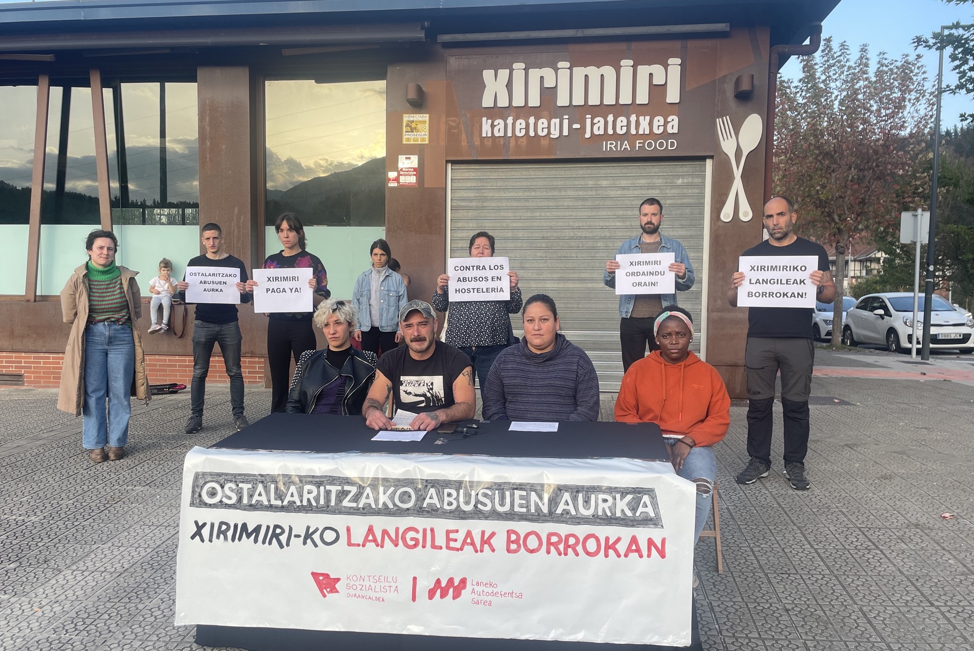 Xirimiriko langileak kalera irten dira euren egoera salatzeko