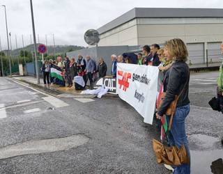 Palestinaren aurkako genozidioa salatzeko protesta egin dute AICren aurrean, Zornotzan