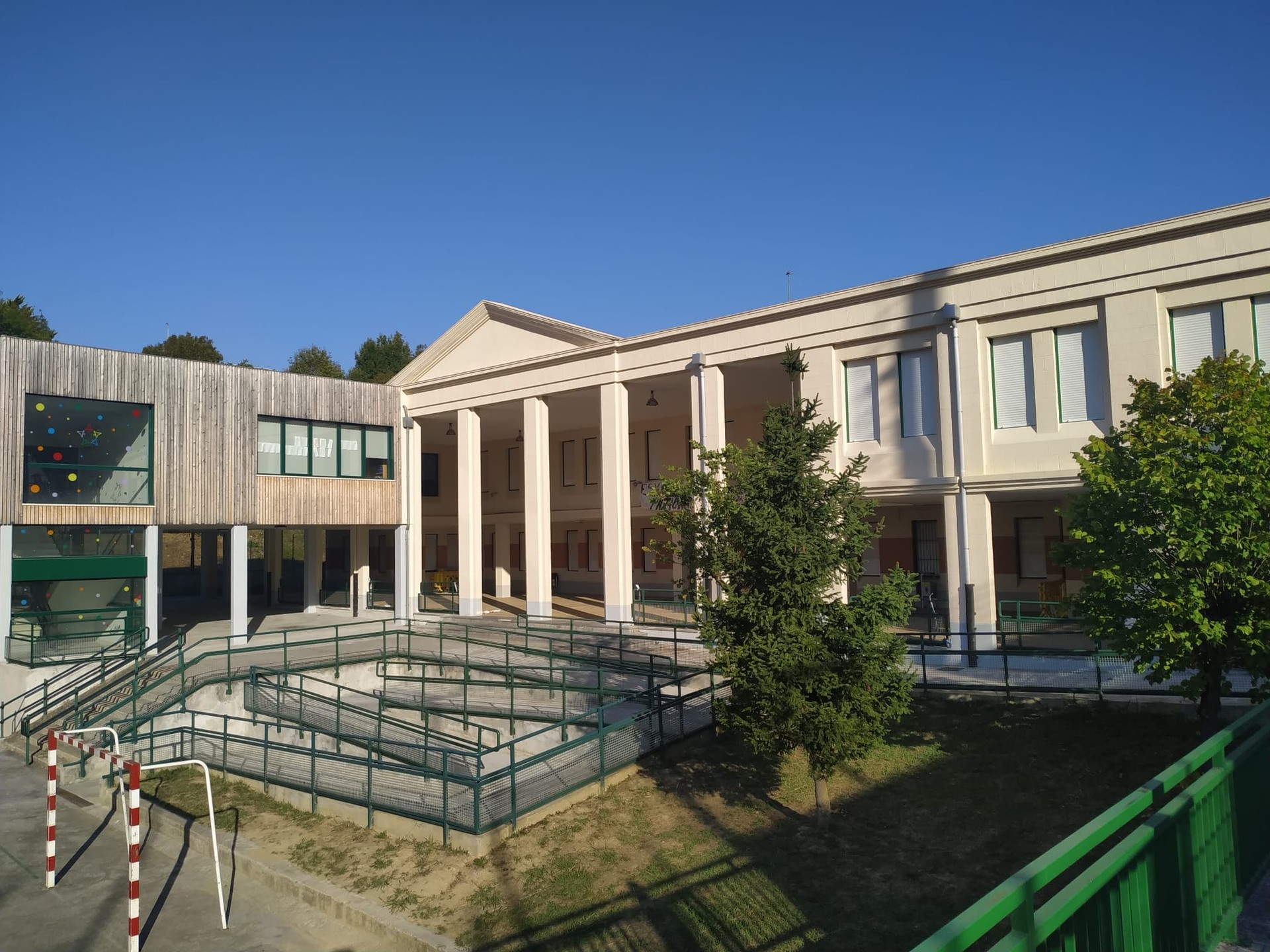 Zaldibarko eskola zabalduko dute bihar