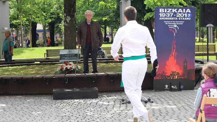 Gerra zibilean hildakoak omenduko dituzte, belaunaldi berrienganako transmisioan eragiteko