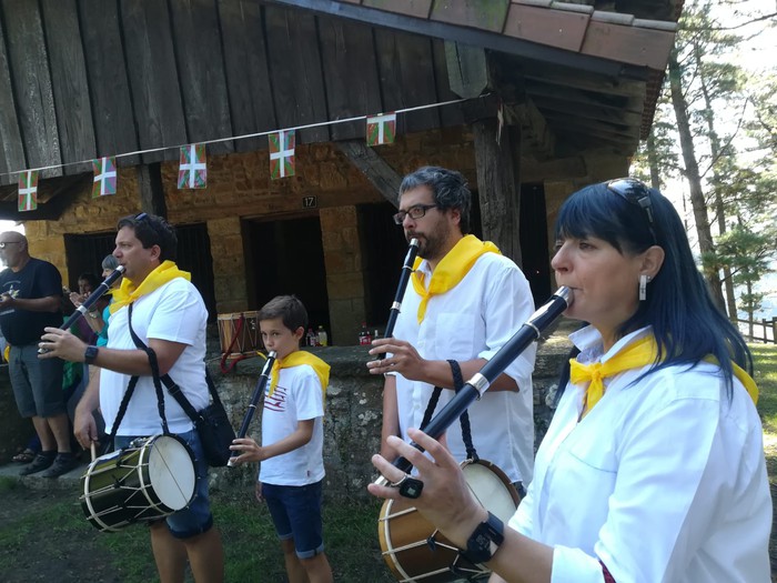 Izurtzako jaiei Santa Agedan eman diete segida - 8