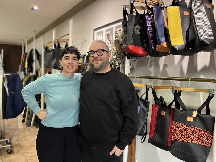 "Sortutako poltsa guztiak bakarrak dira"