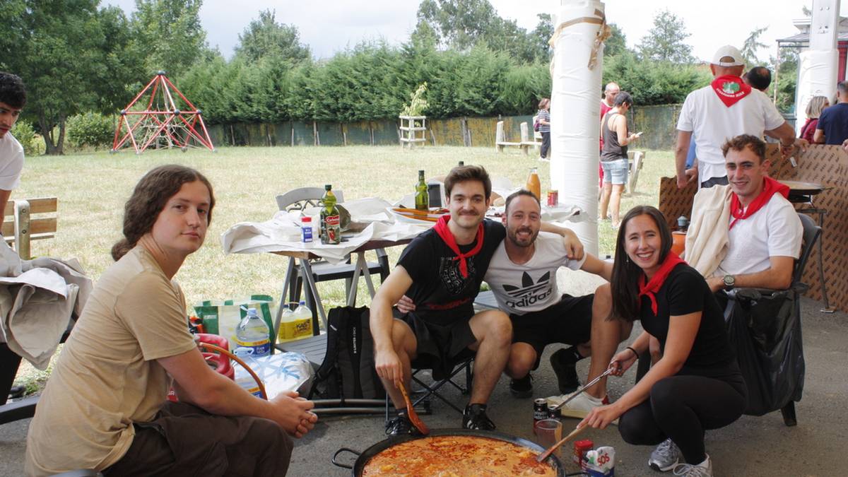 [ARGAZKI GALERIA]: Paella bapo-bapo janda, otxandiarrek jaietarako indarrak berriztu dituzte