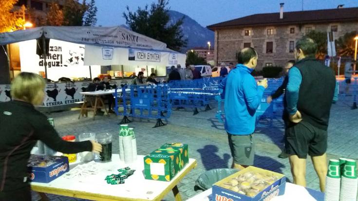 700 bat mendizalek parte hartu dute Iurretako mendi martxan