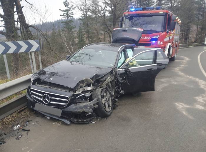 Kamioi eta auto baten arteko istripua gertatu da Kanpazarren